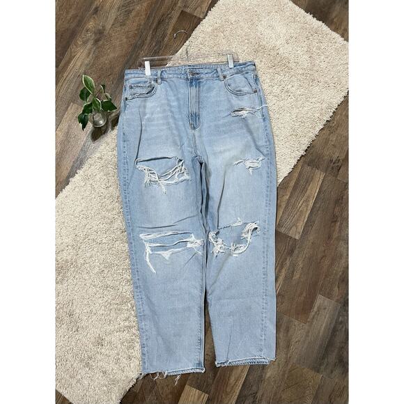 American Eagle Versatile Trendy Light Wash Distressed High Rise Ankle Mom Jeans - Picture 1 of 7